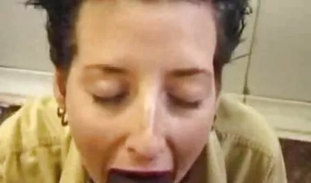 مرد خوش تیپ کانال تلگرام خاله سکسی عضلانی که جوانه Cassie Del Isla را می خورد با مشت تلخ در آن است