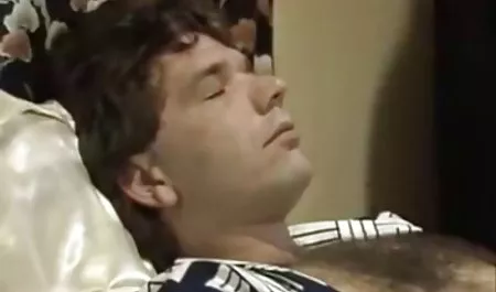 بچه گربه پیوستن به کانال سکسی تلگرام سکسی در لباس شب صورتی