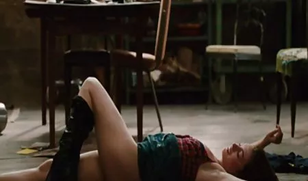 یکی ژاپنی در کلبه لعنتی است و دیگری در جنگل چنل فیلم سکسی در تلگرام